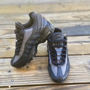 NIKE WOMENS AIRMAX 95 PREMIUM ‘BLACK’